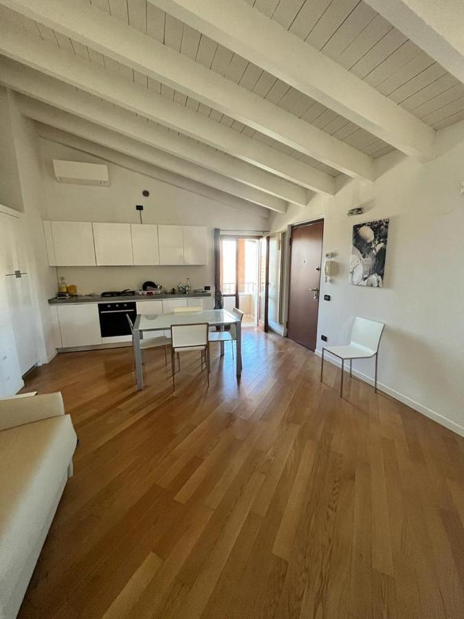 Appartement Vittoria Al Lago à Desenzano del Garda Extérieur photo